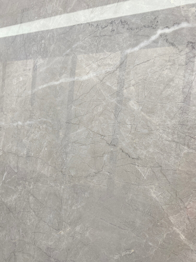 Bright surface sintered stone